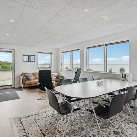 Stunning In V With Kitchen Feriehus Esbjerg