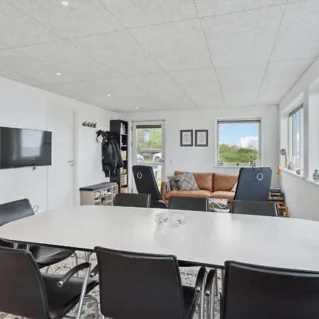Stunning In V With Kitchen Feriehus *