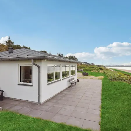 Dom wakacyjny Stunning In V With Kitchen Esbjerg